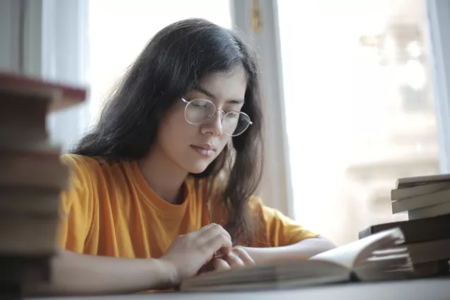 Young woman reading book. Photo: Pixabay.