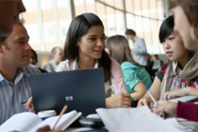 Studenter som pluggar tillsammans